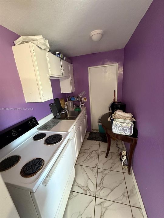 Active With Contract: $393,500 (3 beds, 2 baths, 1322 Square Feet)