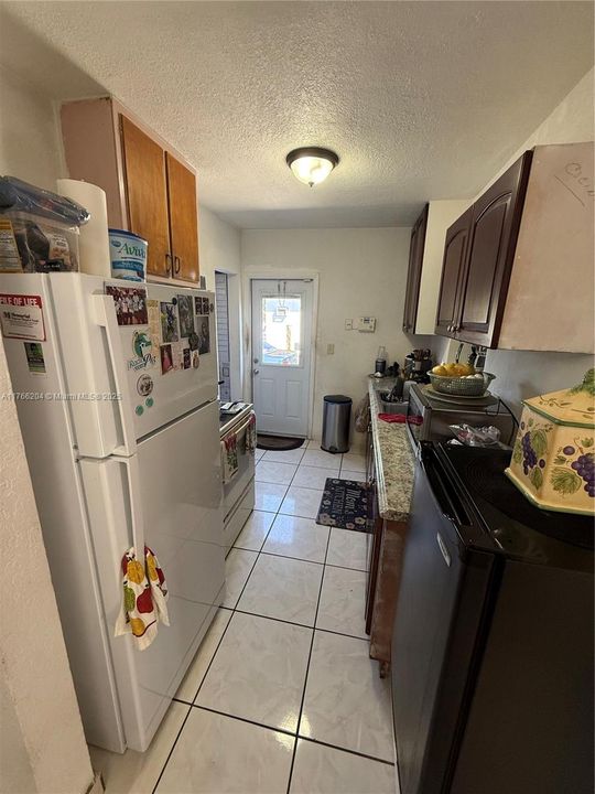 Active With Contract: $393,500 (3 beds, 2 baths, 1322 Square Feet)