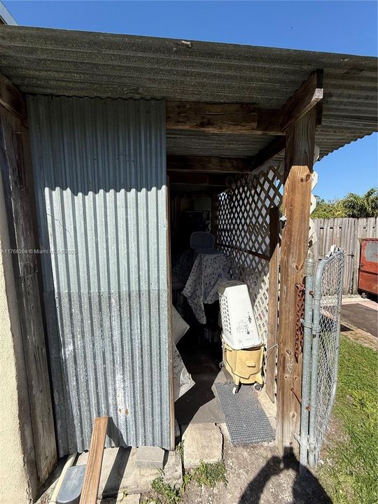 Active With Contract: $393,500 (3 beds, 2 baths, 1322 Square Feet)