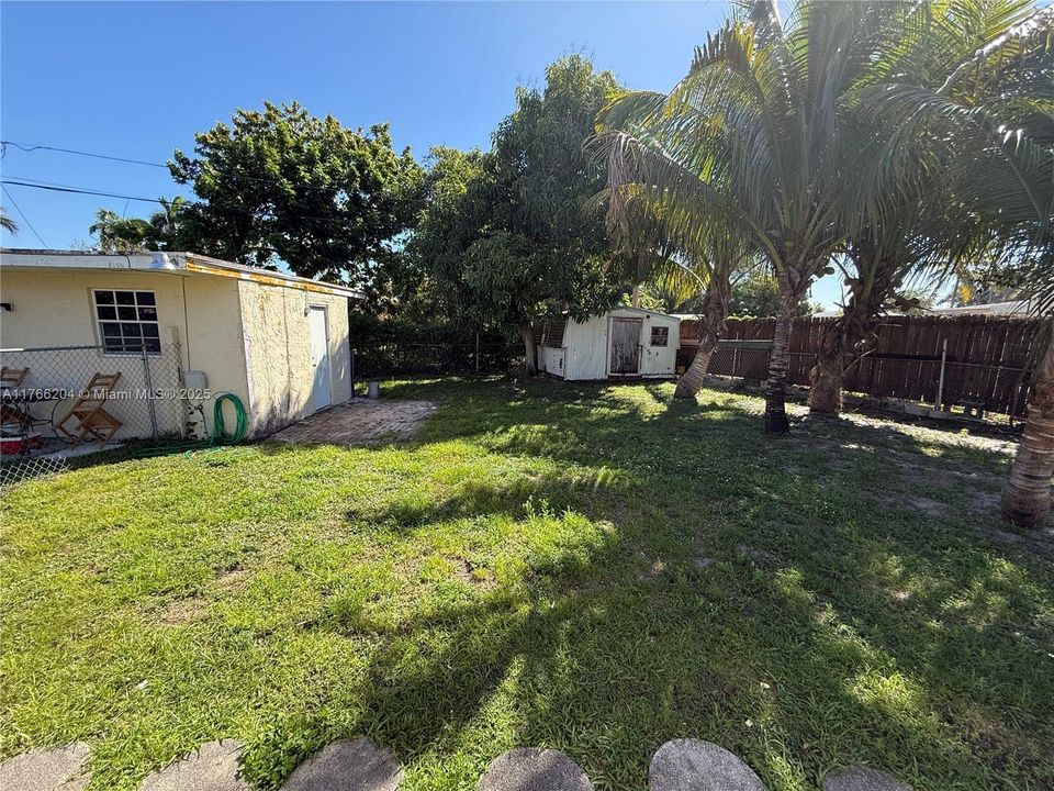 Active With Contract: $393,500 (3 beds, 2 baths, 1322 Square Feet)