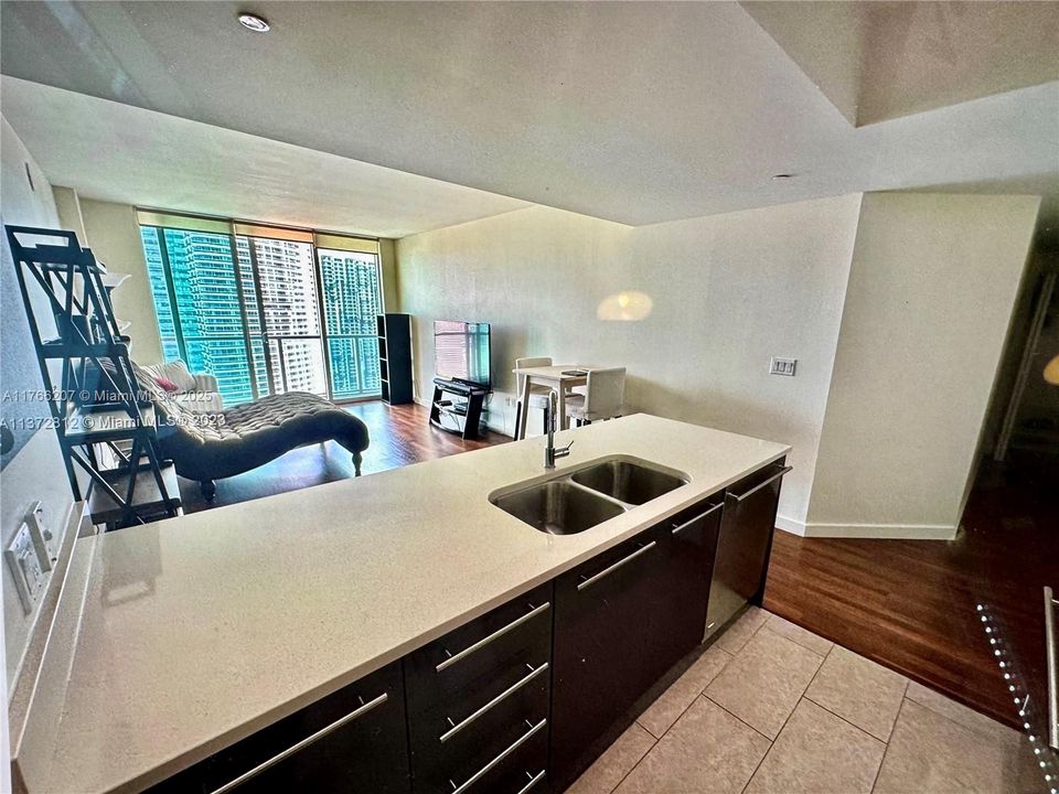 Недавно арендовано: $3,200 (1 спален, 1 ванн, 754 Квадратных фут)