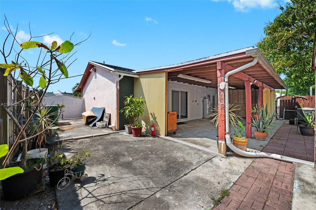 最近售出: $425,000 (2 贝兹, 2 浴室, 1052 平方英尺)