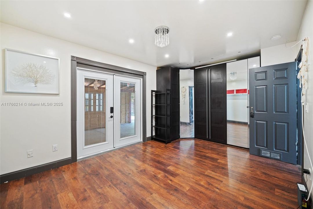 最近售出: $425,000 (2 贝兹, 2 浴室, 1052 平方英尺)