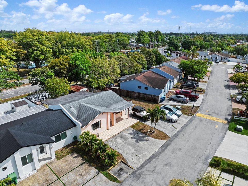 最近售出: $425,000 (2 贝兹, 2 浴室, 1052 平方英尺)