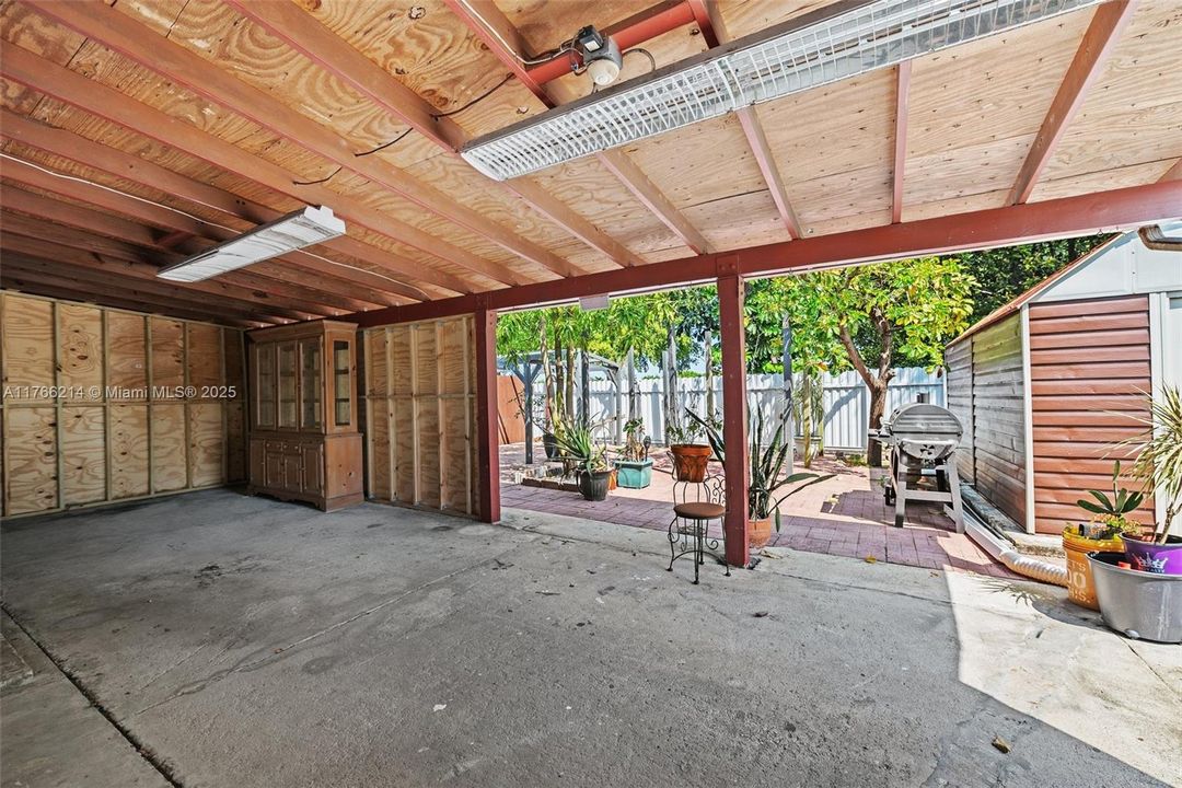 最近售出: $425,000 (2 贝兹, 2 浴室, 1052 平方英尺)