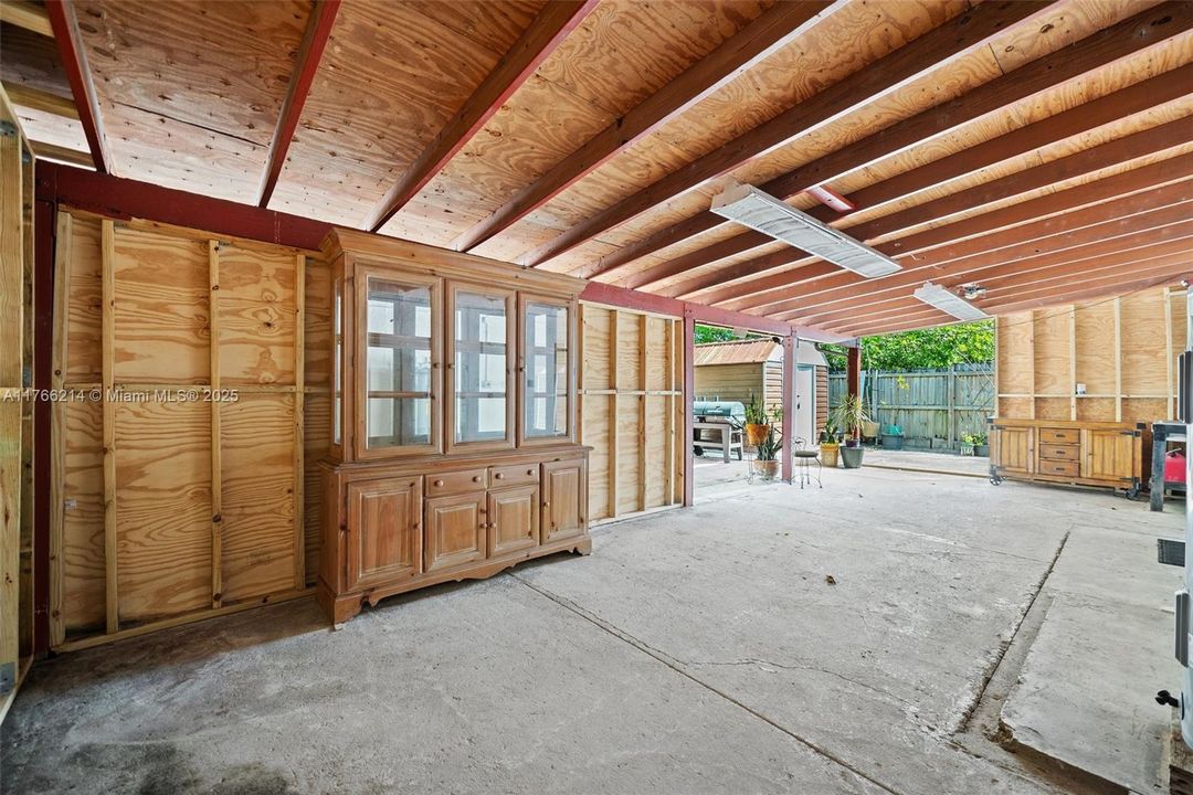 最近售出: $425,000 (2 贝兹, 2 浴室, 1052 平方英尺)