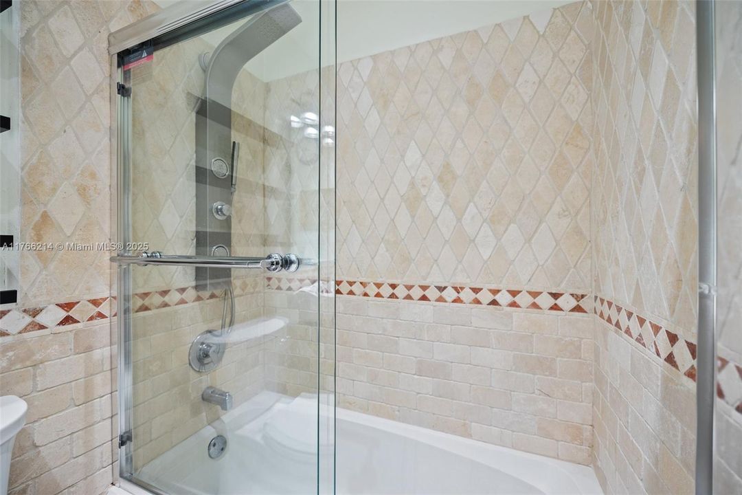 最近售出: $425,000 (2 贝兹, 2 浴室, 1052 平方英尺)