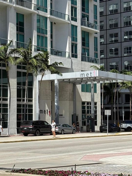 Recently Sold: $729,000 (2 beds, 2 baths, 1126 Square Feet)