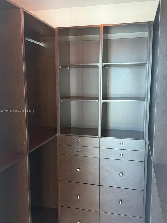 Recently Sold: $729,000 (2 beds, 2 baths, 1126 Square Feet)