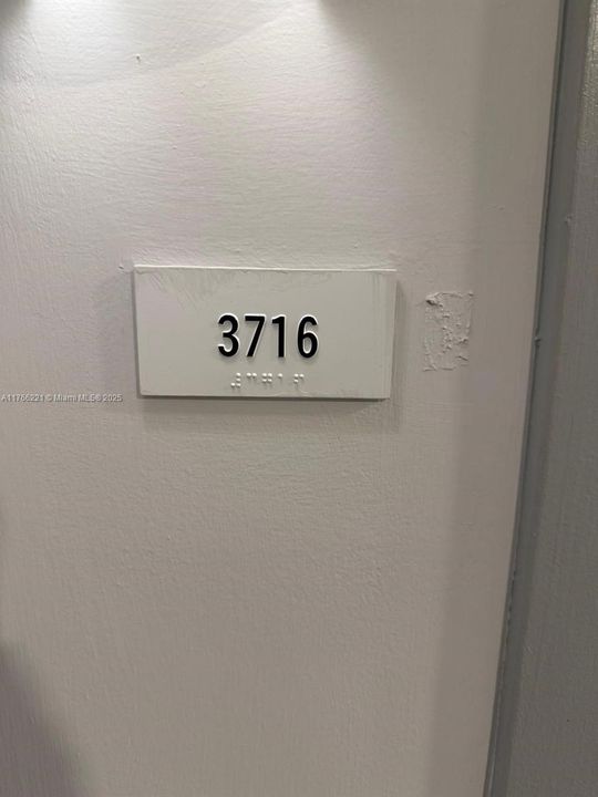 Recently Sold: $729,000 (2 beds, 2 baths, 1126 Square Feet)