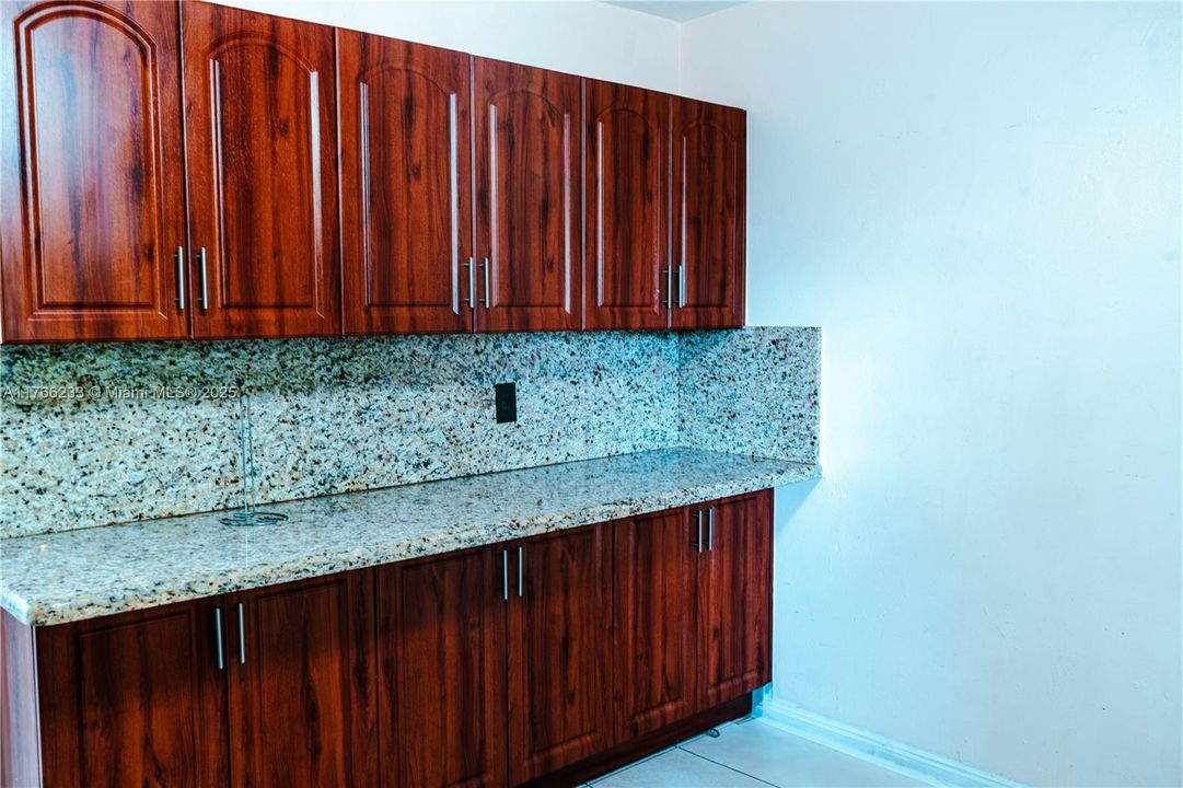 Recently Rented: $2,700 (3 beds, 1 baths, 1104 Square Feet)