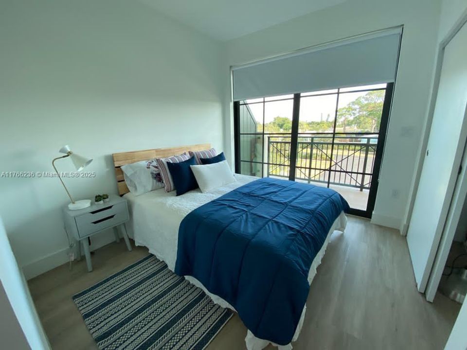 最近租的: $1,950 (1 贝兹, 1 浴室, 408 平方英尺)