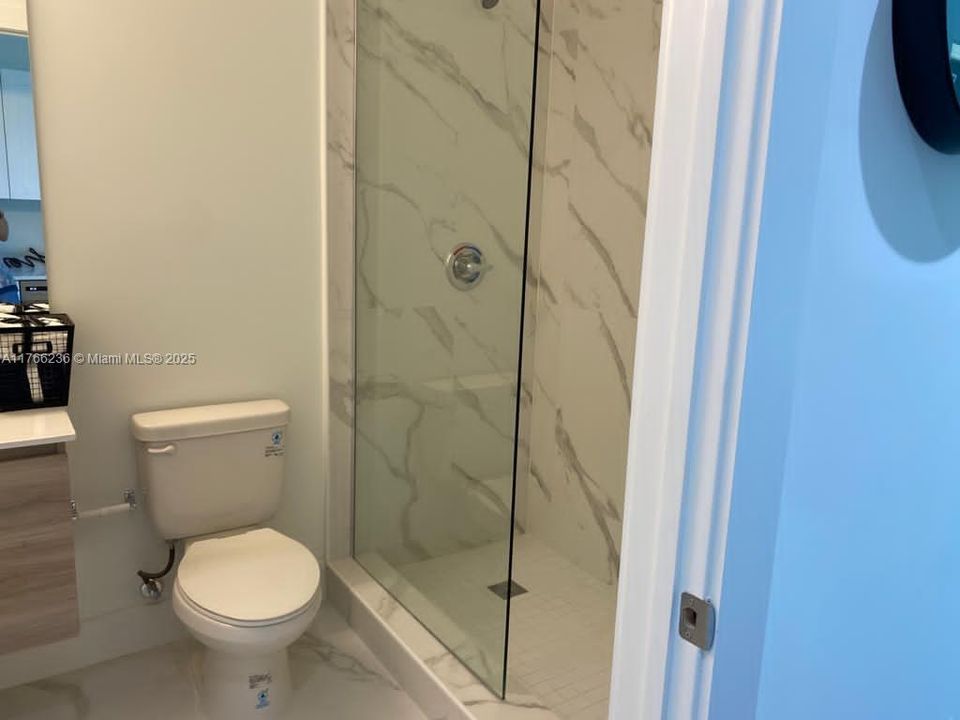 最近租的: $1,950 (1 贝兹, 1 浴室, 408 平方英尺)