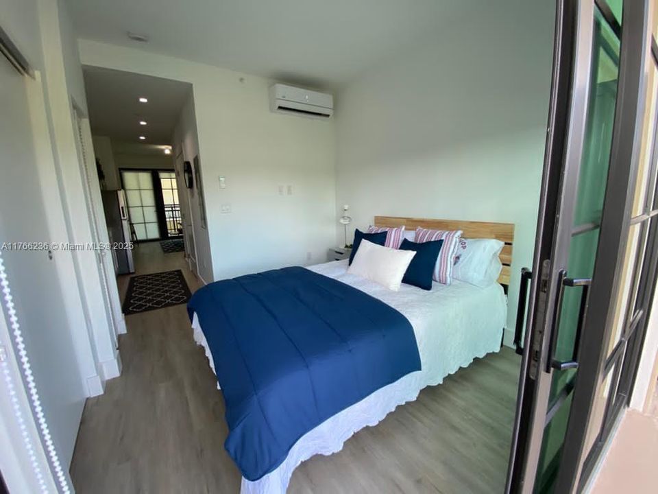 最近租的: $1,950 (1 贝兹, 1 浴室, 408 平方英尺)