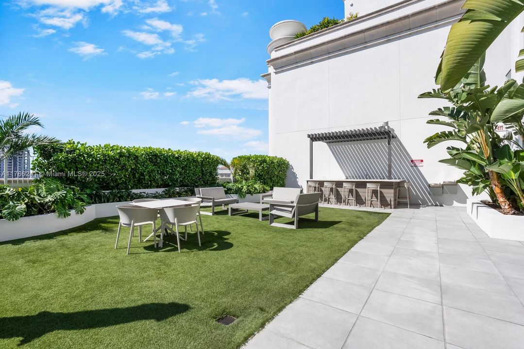 Building's Lounge/Pool Area (7th Floor)