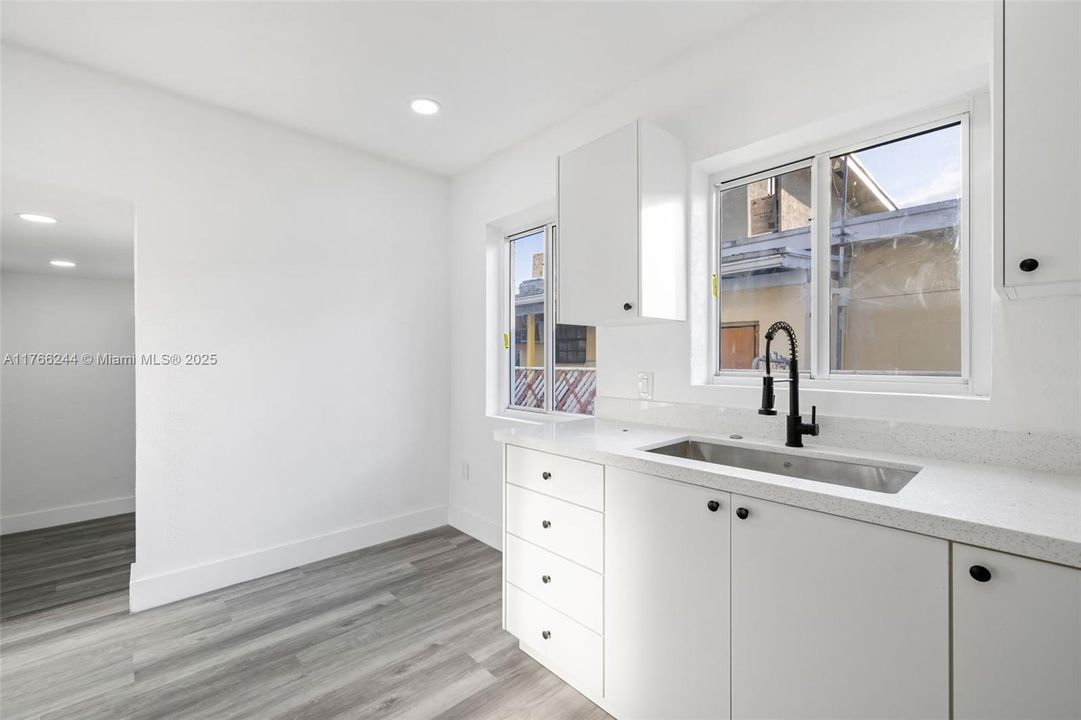 Recently Sold: $720,000 (6 beds, 3 baths, 2000 Square Feet)