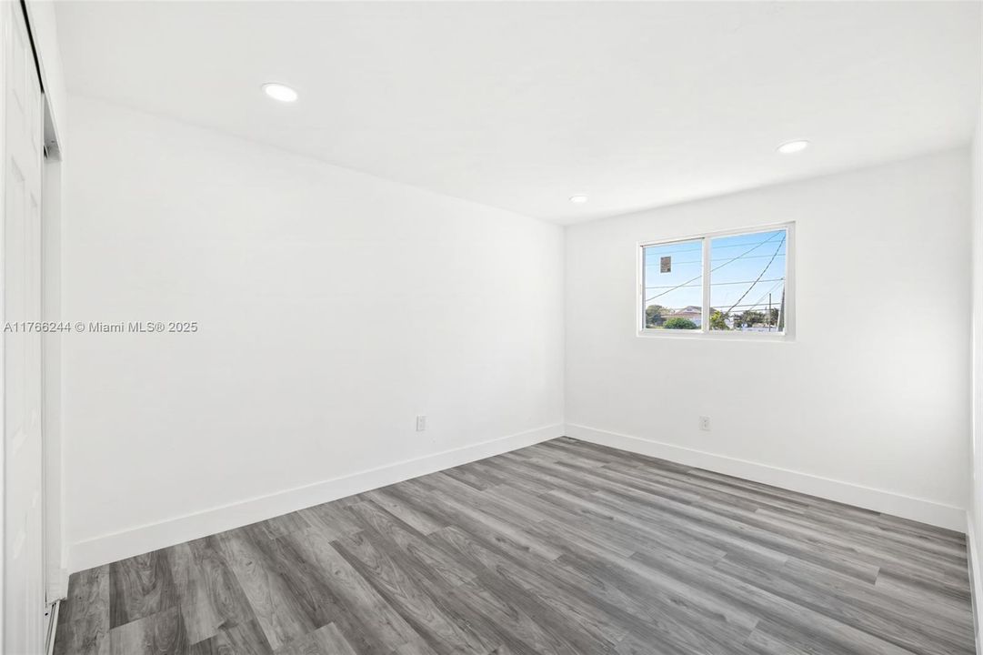 Recently Sold: $720,000 (6 beds, 3 baths, 2000 Square Feet)