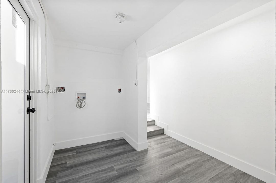 Recently Sold: $720,000 (6 beds, 3 baths, 2000 Square Feet)