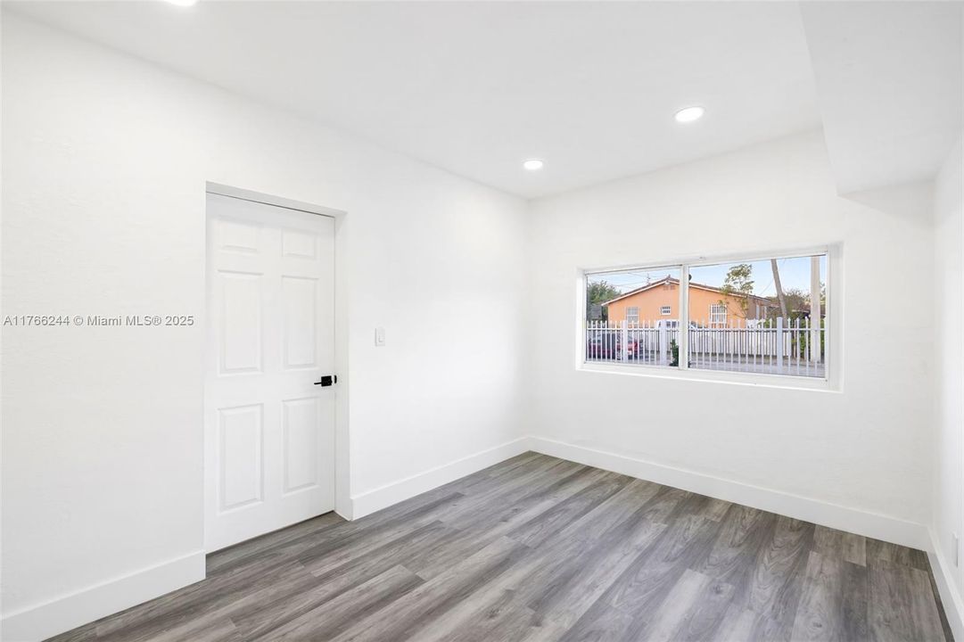 Recently Sold: $720,000 (6 beds, 3 baths, 2000 Square Feet)