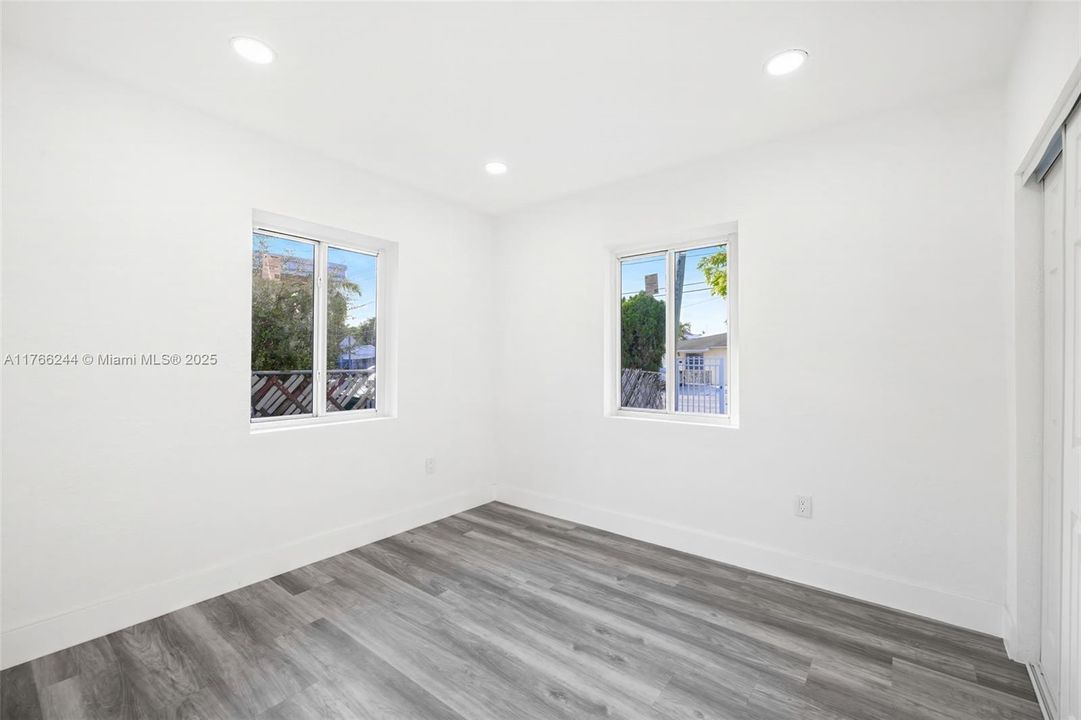 Recently Sold: $720,000 (6 beds, 3 baths, 2000 Square Feet)