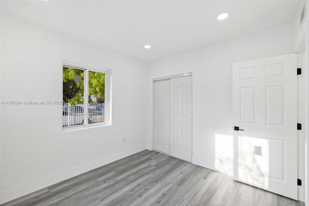 Recently Sold: $720,000 (6 beds, 3 baths, 2000 Square Feet)