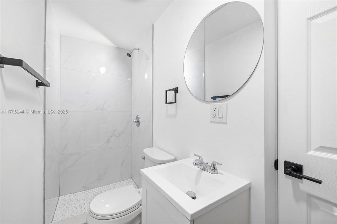 Recently Sold: $720,000 (6 beds, 3 baths, 2000 Square Feet)