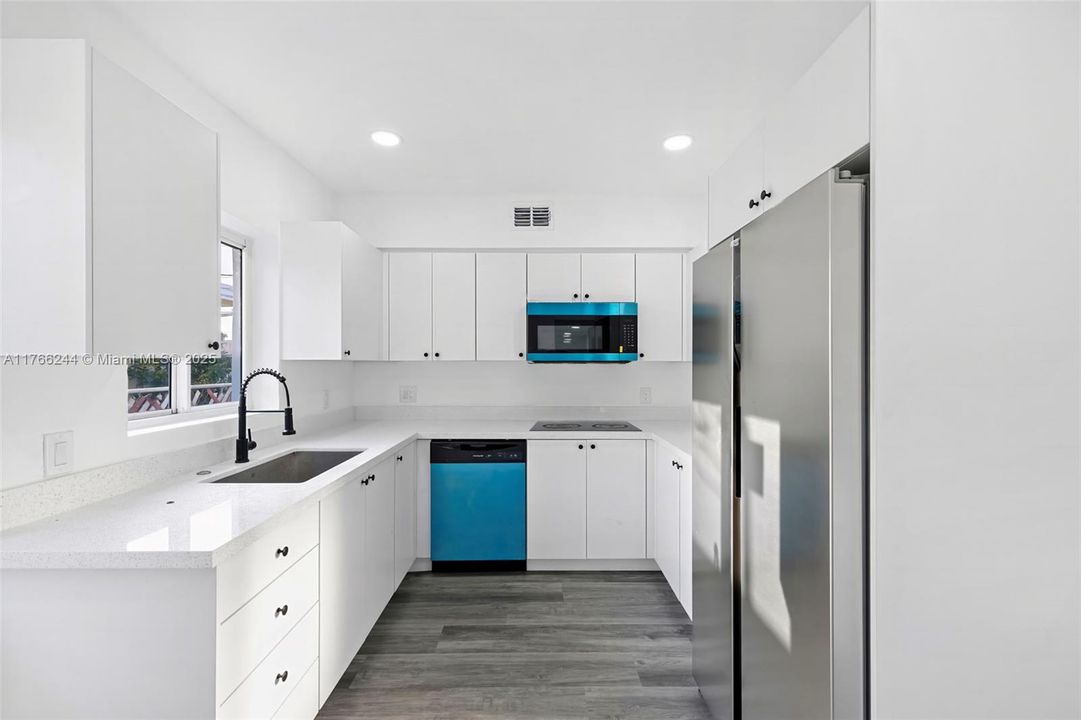 Recently Sold: $720,000 (6 beds, 3 baths, 2000 Square Feet)