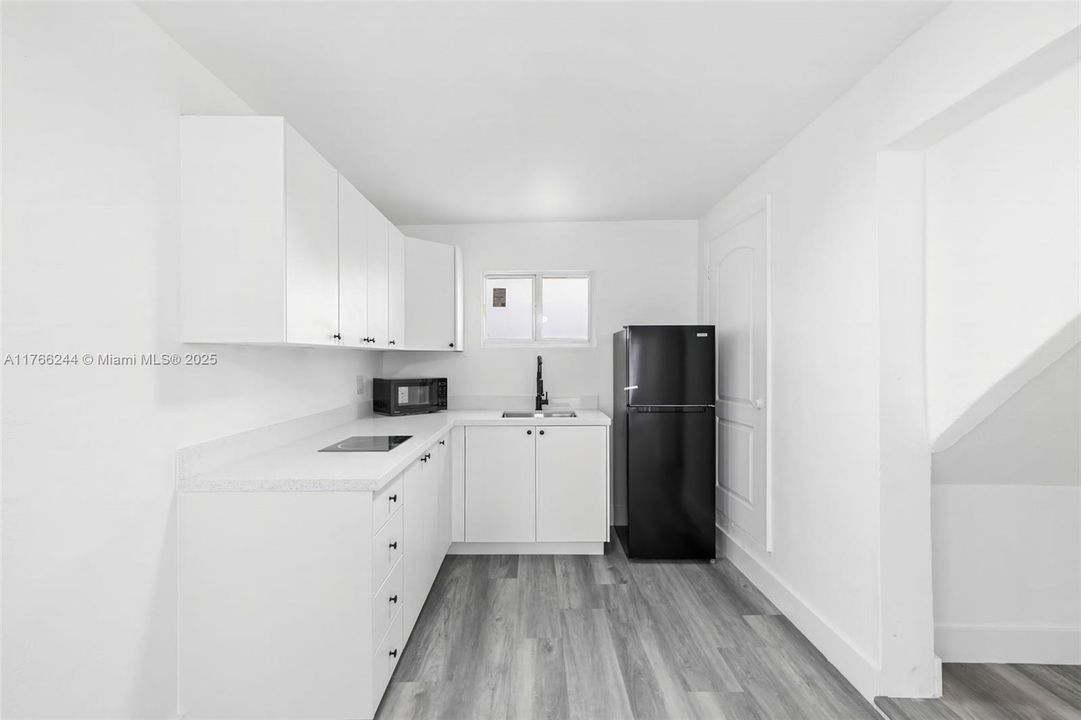 Recently Sold: $720,000 (6 beds, 3 baths, 2000 Square Feet)