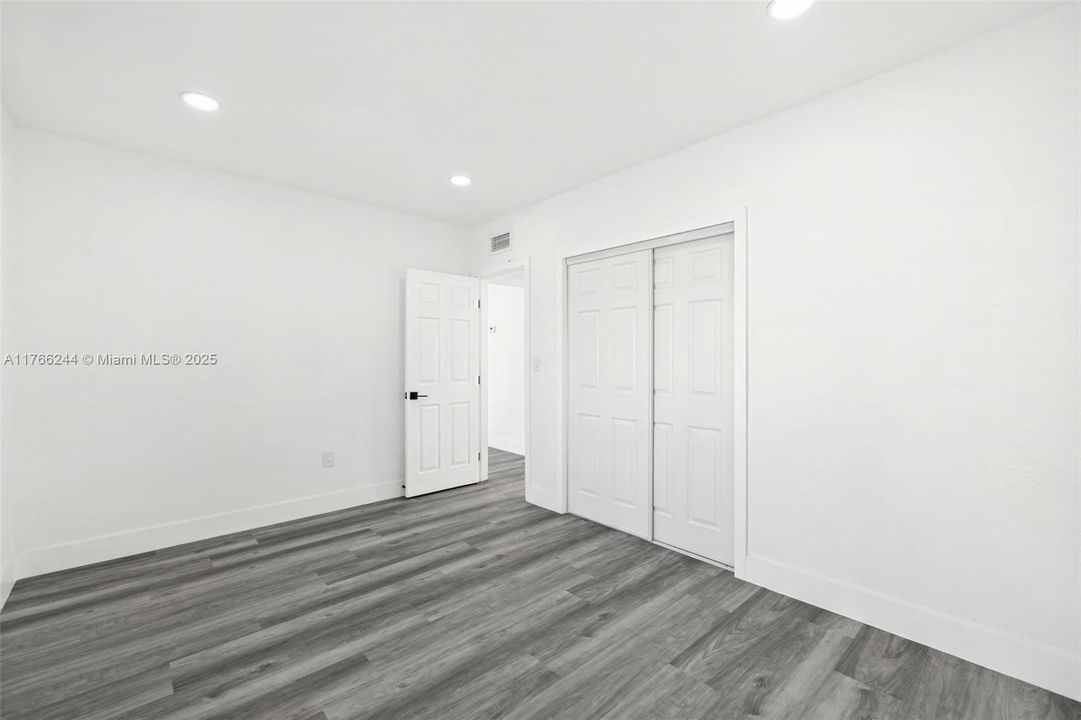 Recently Sold: $720,000 (6 beds, 3 baths, 2000 Square Feet)