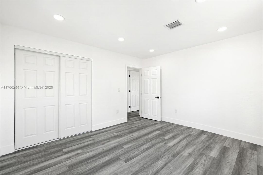 Recently Sold: $720,000 (6 beds, 3 baths, 2000 Square Feet)