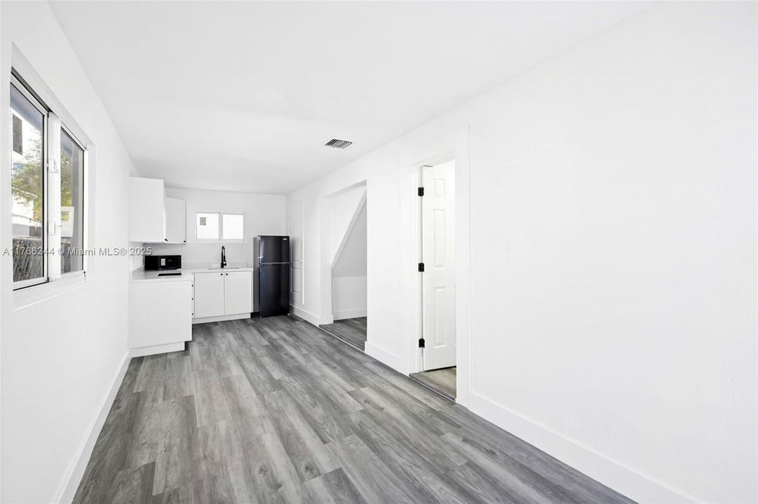 Recently Sold: $720,000 (6 beds, 3 baths, 2000 Square Feet)