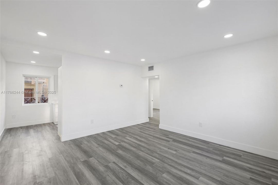 Recently Sold: $720,000 (6 beds, 3 baths, 2000 Square Feet)