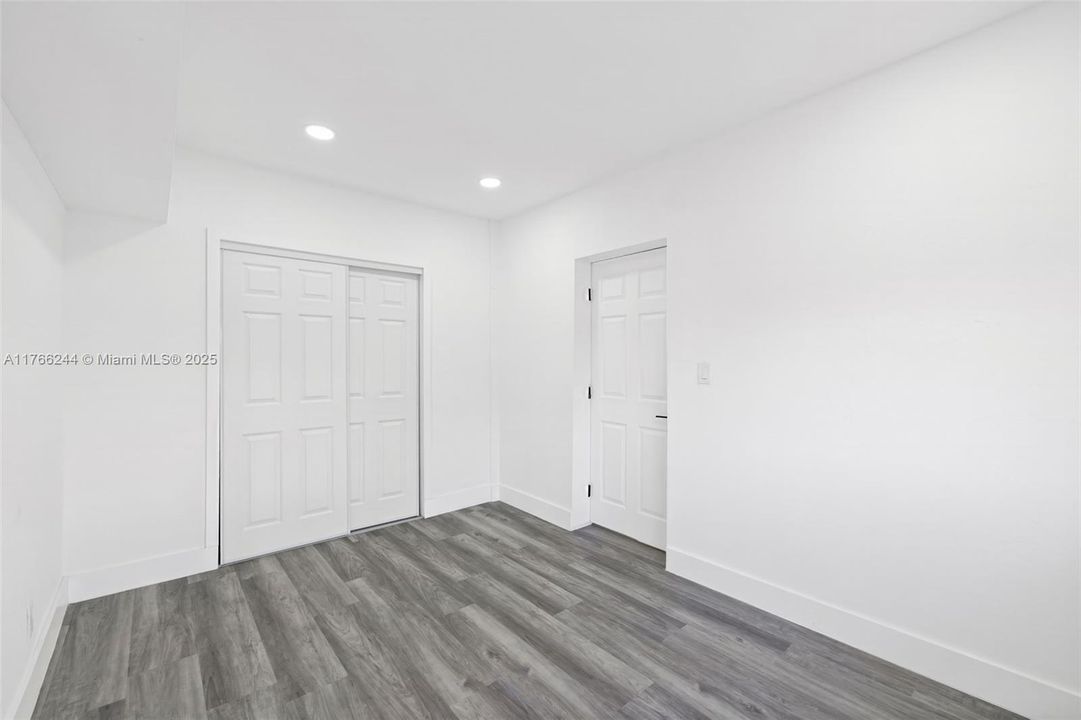 Recently Sold: $720,000 (6 beds, 3 baths, 2000 Square Feet)