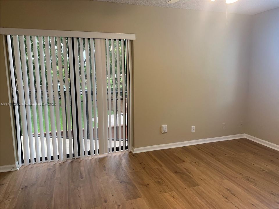 Recently Sold: $340,000 (2 beds, 2 baths, 1302 Square Feet)