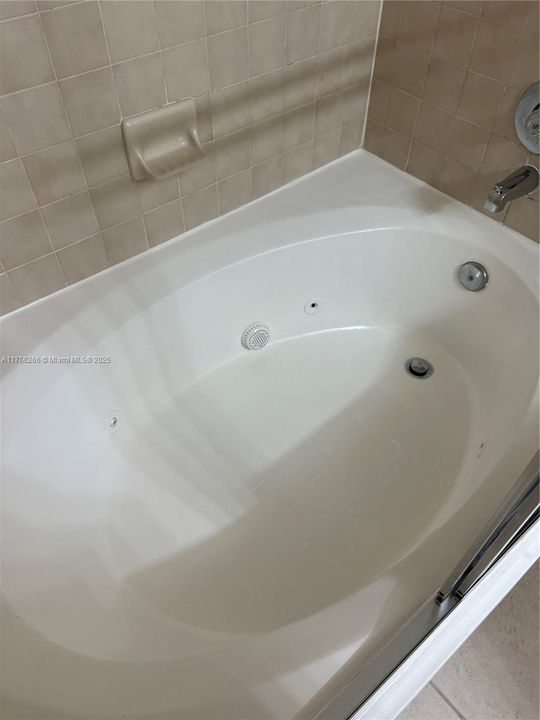 Recently Sold: $340,000 (2 beds, 2 baths, 1302 Square Feet)