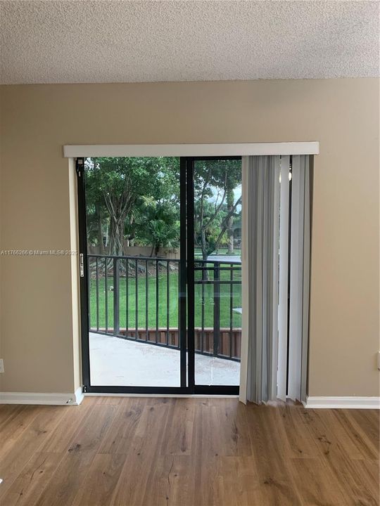 Recently Sold: $340,000 (2 beds, 2 baths, 1302 Square Feet)