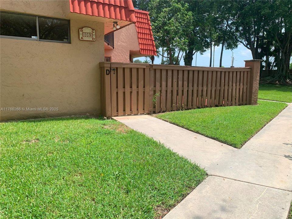 Recently Sold: $340,000 (2 beds, 2 baths, 1302 Square Feet)