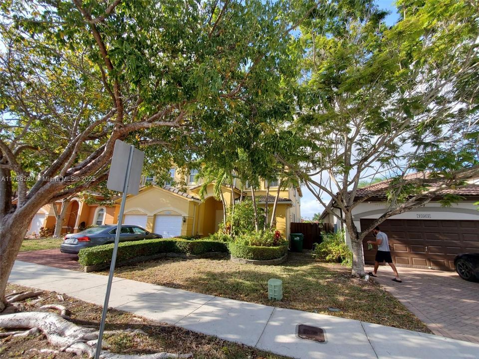 For Sale: $1,040,000 (4 beds, 4 baths, 3053 Square Feet)