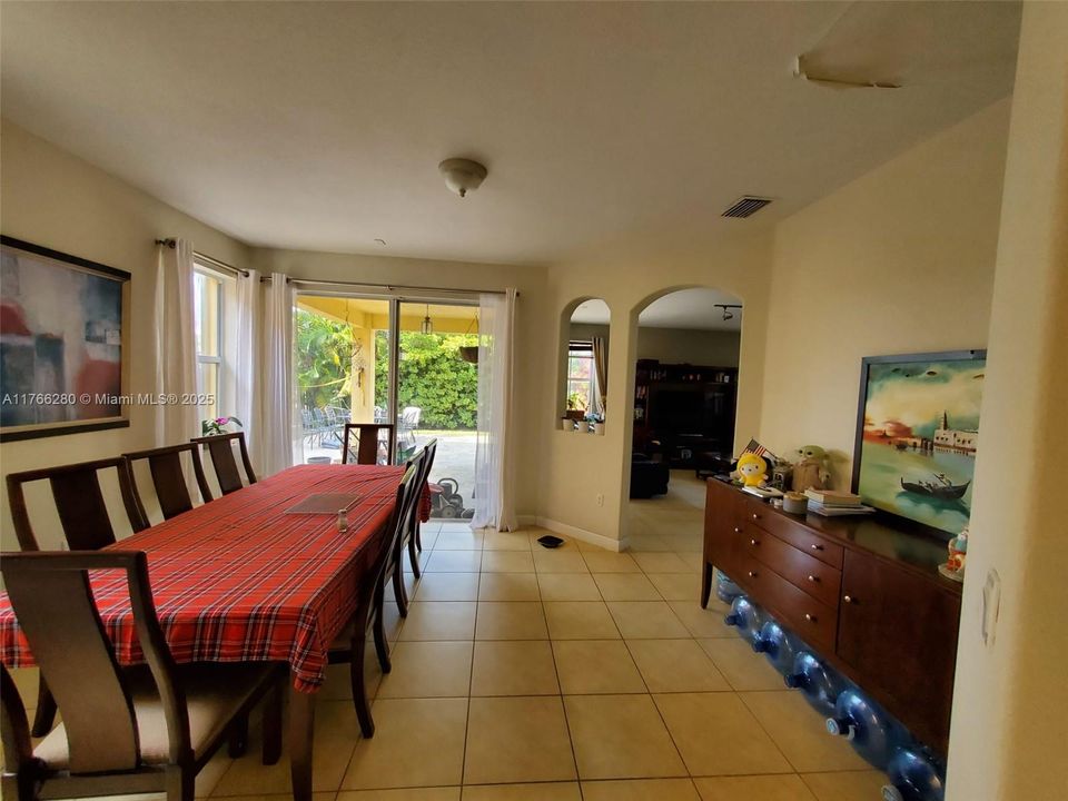 For Sale: $1,040,000 (4 beds, 4 baths, 3053 Square Feet)