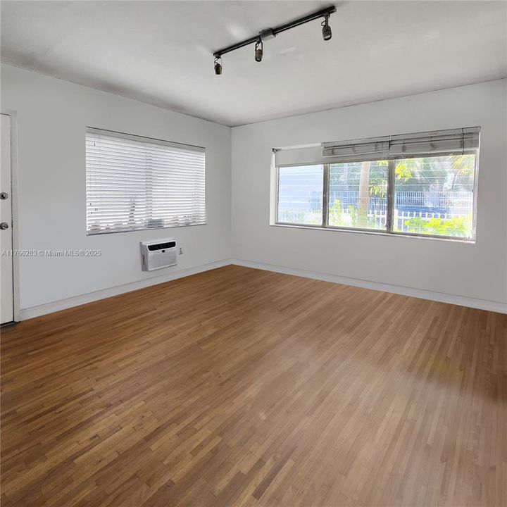 Недавно продано: $189,000 (1 спален, 1 ванн, 0 Квадратных фут)