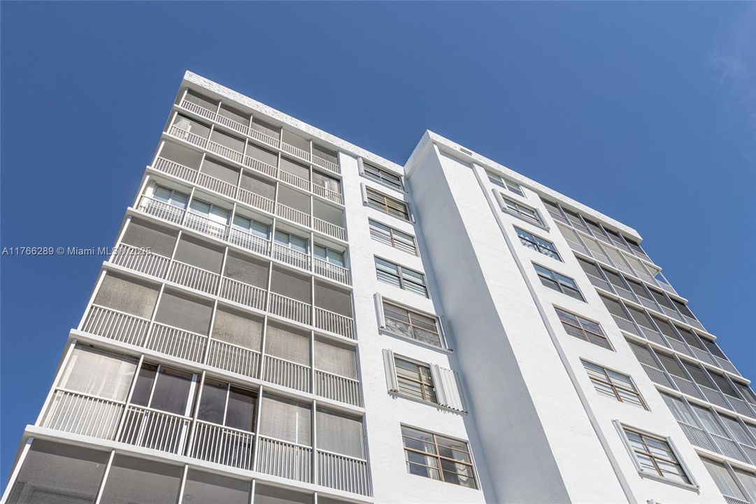 For Sale: $799,000 (2 beds, 2 baths, 1335 Square Feet)