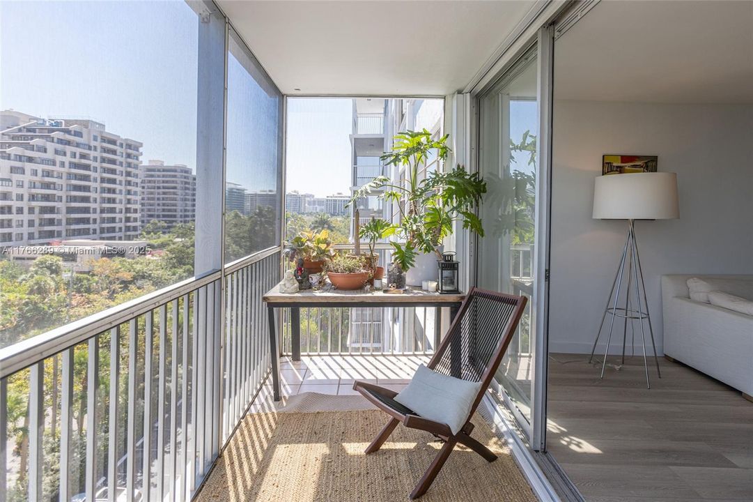 For Sale: $799,000 (2 beds, 2 baths, 1335 Square Feet)