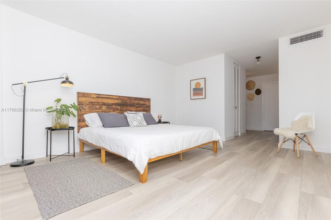 For Sale: $799,000 (2 beds, 2 baths, 1335 Square Feet)