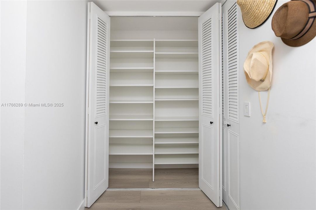 For Sale: $799,000 (2 beds, 2 baths, 1335 Square Feet)