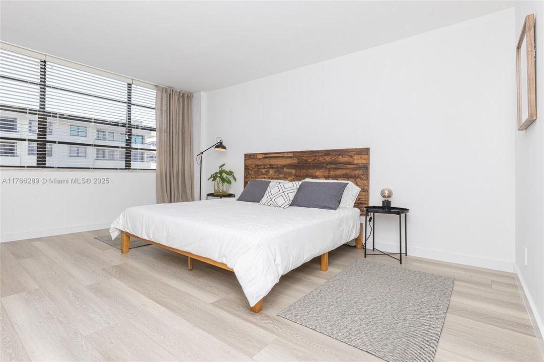 For Sale: $799,000 (2 beds, 2 baths, 1335 Square Feet)