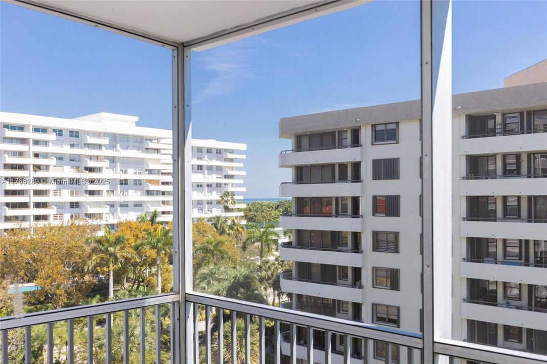 For Sale: $799,000 (2 beds, 2 baths, 1335 Square Feet)