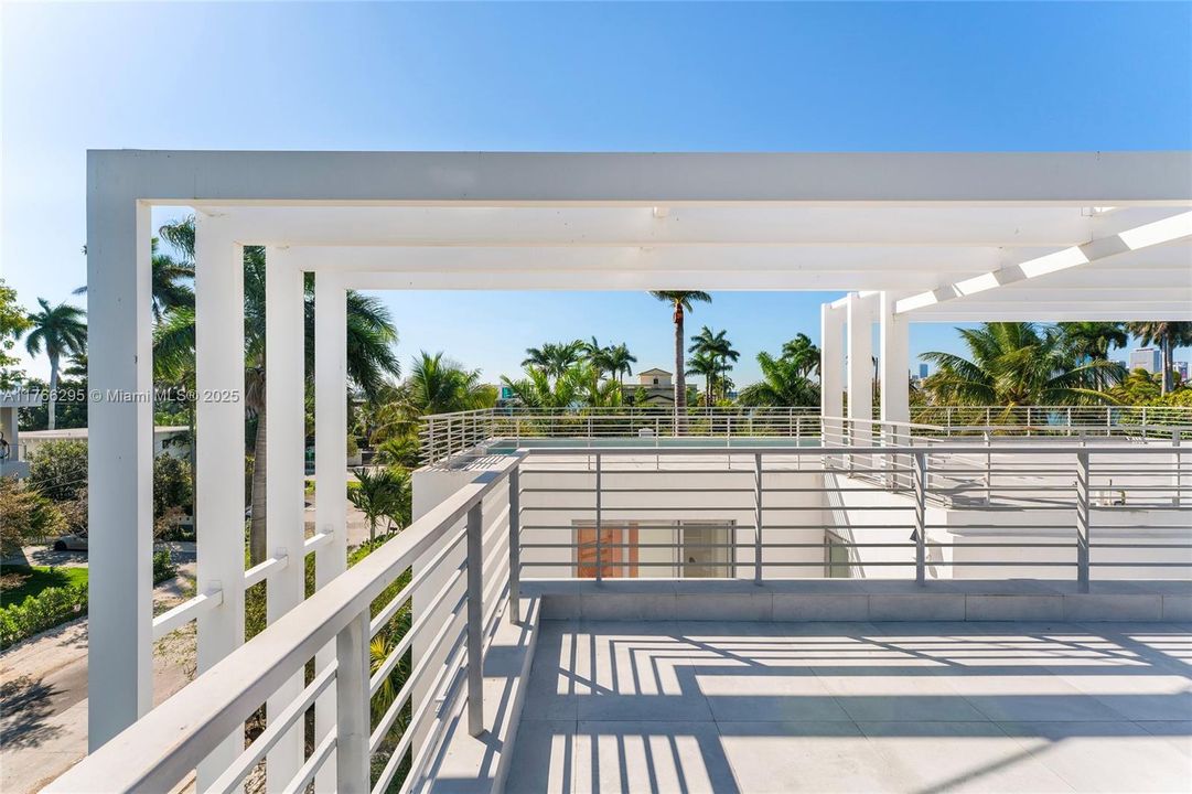 На продажу: $7,000,000 (7 спален, 7 ванн, 5016 Квадратных фут)