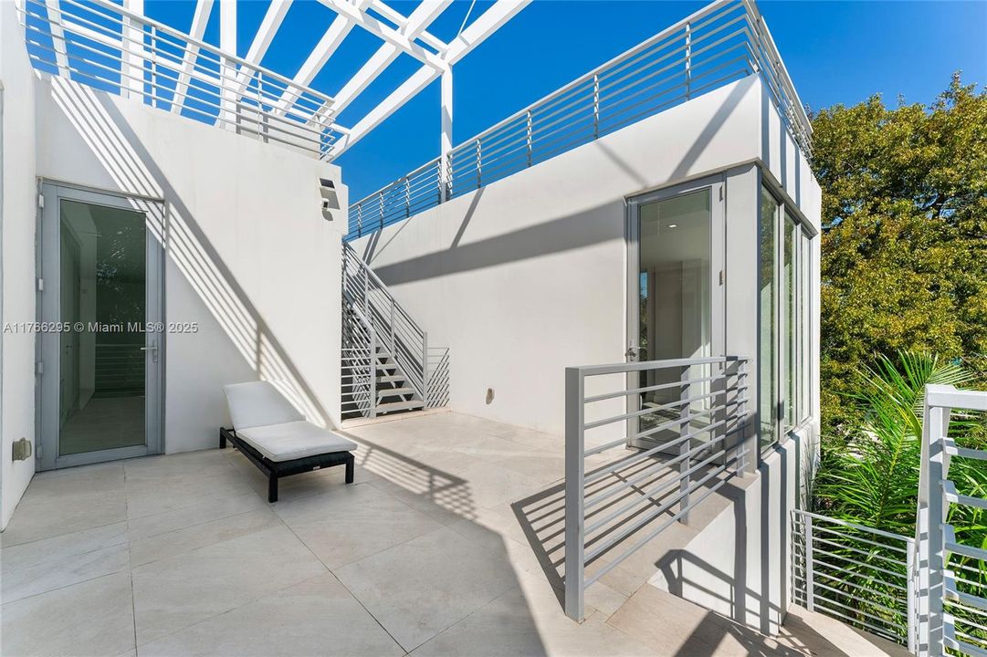 На продажу: $7,000,000 (7 спален, 7 ванн, 5016 Квадратных фут)