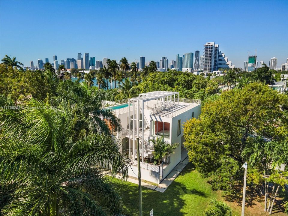 На продажу: $7,000,000 (7 спален, 7 ванн, 5016 Квадратных фут)