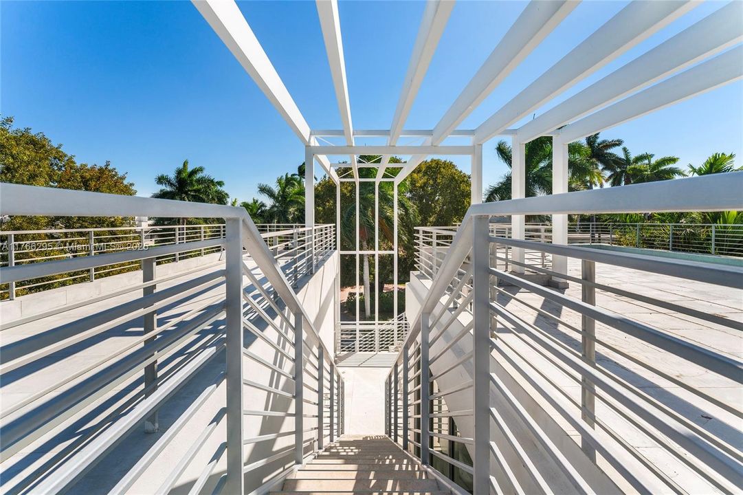 На продажу: $7,000,000 (7 спален, 7 ванн, 5016 Квадратных фут)